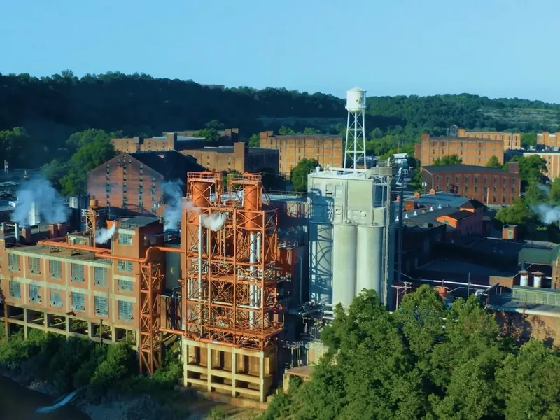 Aerial view of the Bourbon & Oak distillery, its grain silos and rickhouses